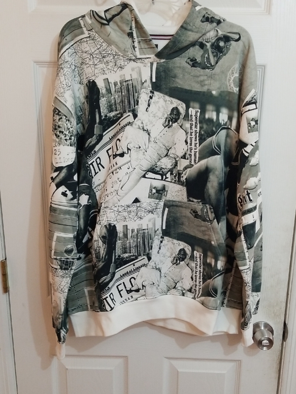 Jordan Men's Graphic Crewneck Hoodie - Black & White